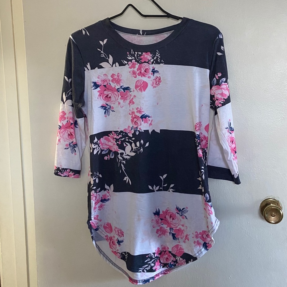 Floral Quatersleeve T-shirt